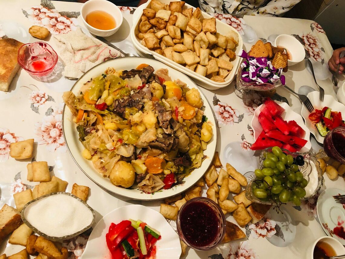 còn đây là bữa ăn tối.... thịt cừu tả phí lù
