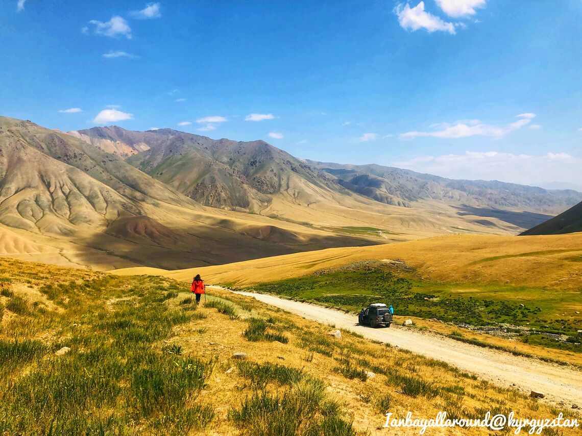 Một đoạn trekking trên đường từ hồ Son Kul qua Issyk Kul