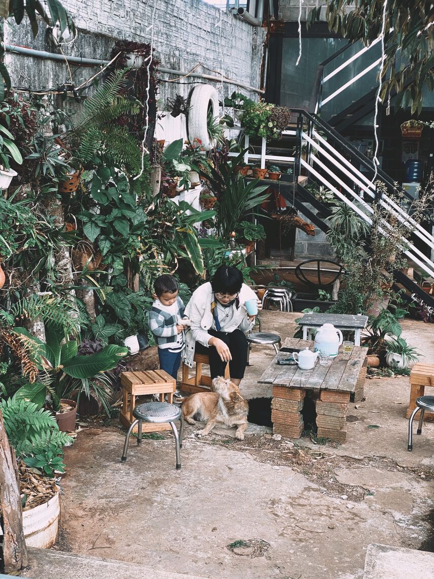 Một góc uống cafe ở Trắng