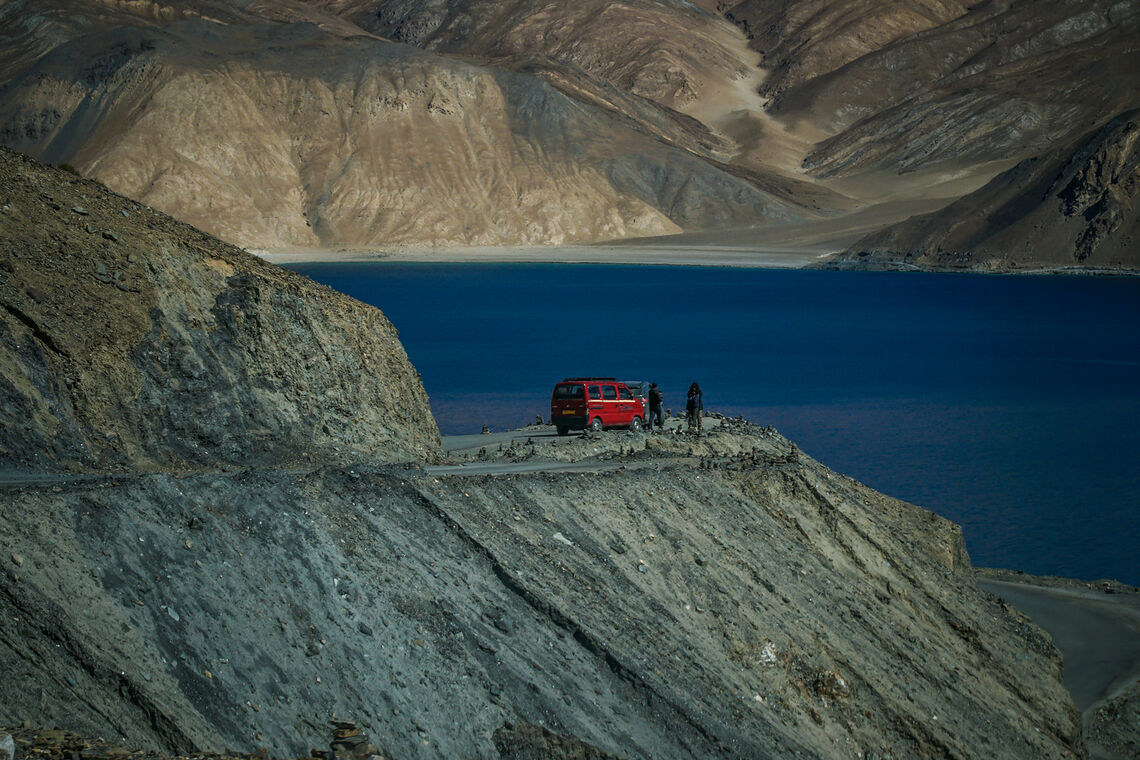 Hồ Pangong Tso.