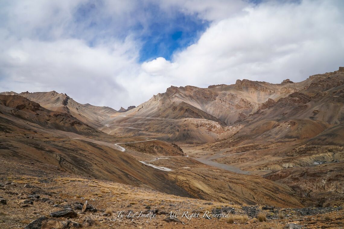 Đoạn này gần Zingzing Bar, khumzum pass, ở Sarchu, trên đường cao tốc Manali tới Leh