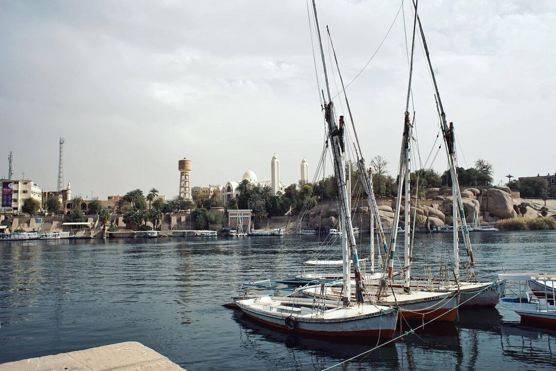 Felucca đậu trên sông Nile