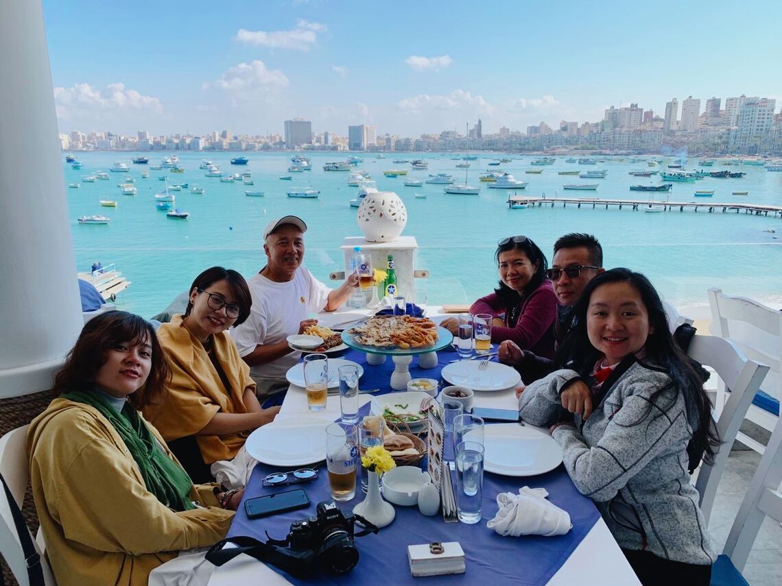 Nhóm mình ở nhà hàng view siêu xịn
