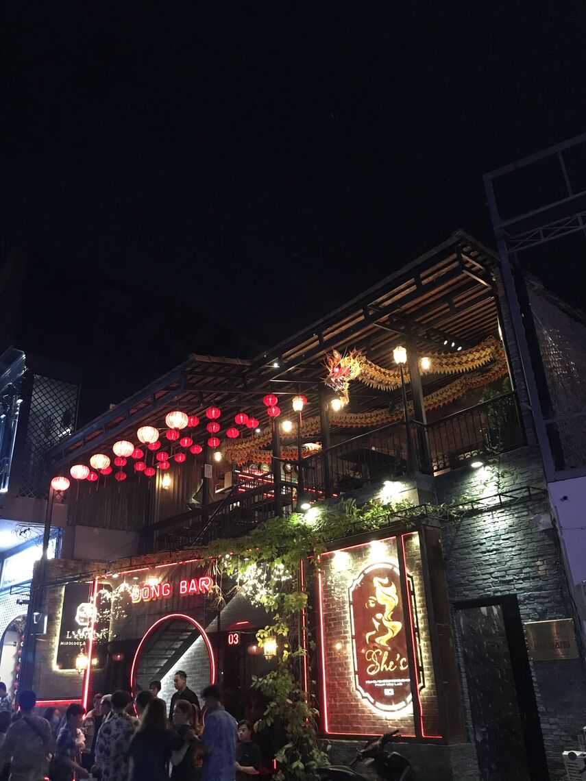 Quán bar Đông Bar - quán bar mà art lắm nha