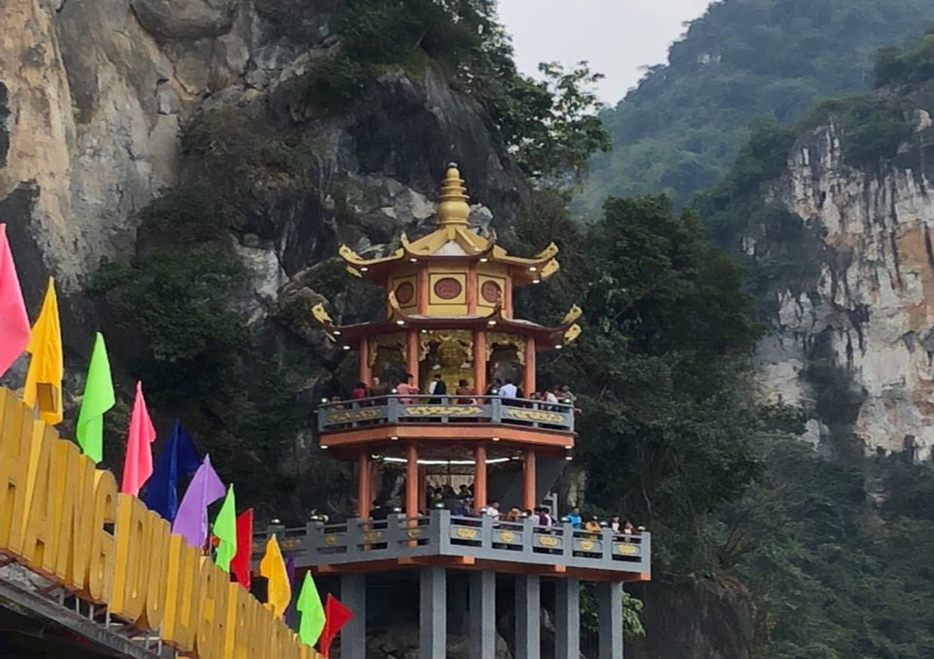 Đền chúa Thác Bờ (Ảnh: FB. Nhà sàn Thung Nai)