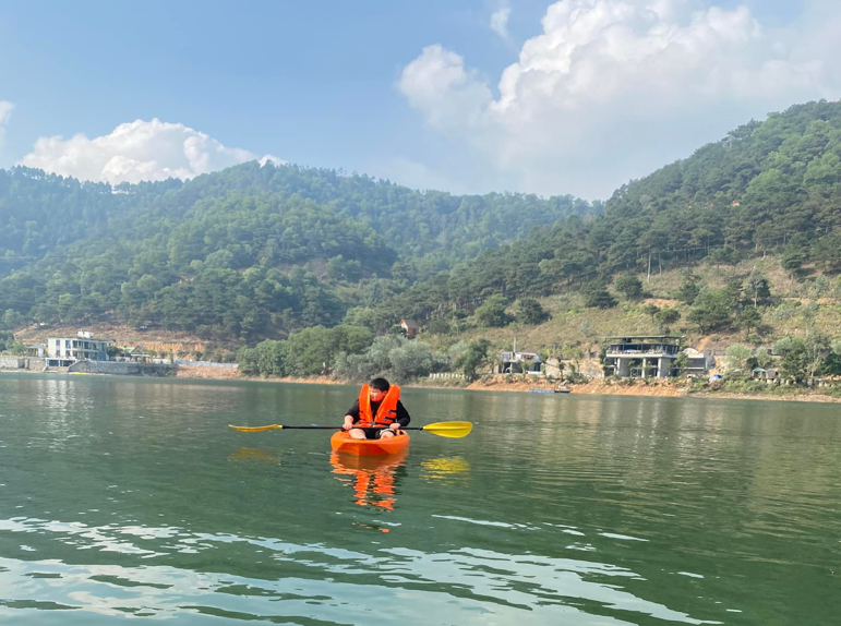 Chèo thuyền kayak (Ảnh: FB. Oanh Oanh)