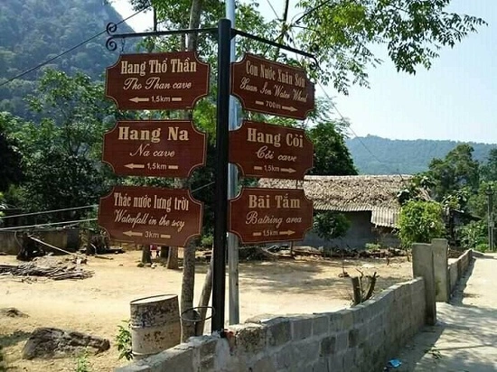 Chỉ dẫn hướng đi các hang tại Xuân Sơn (Ảnh: Internet)