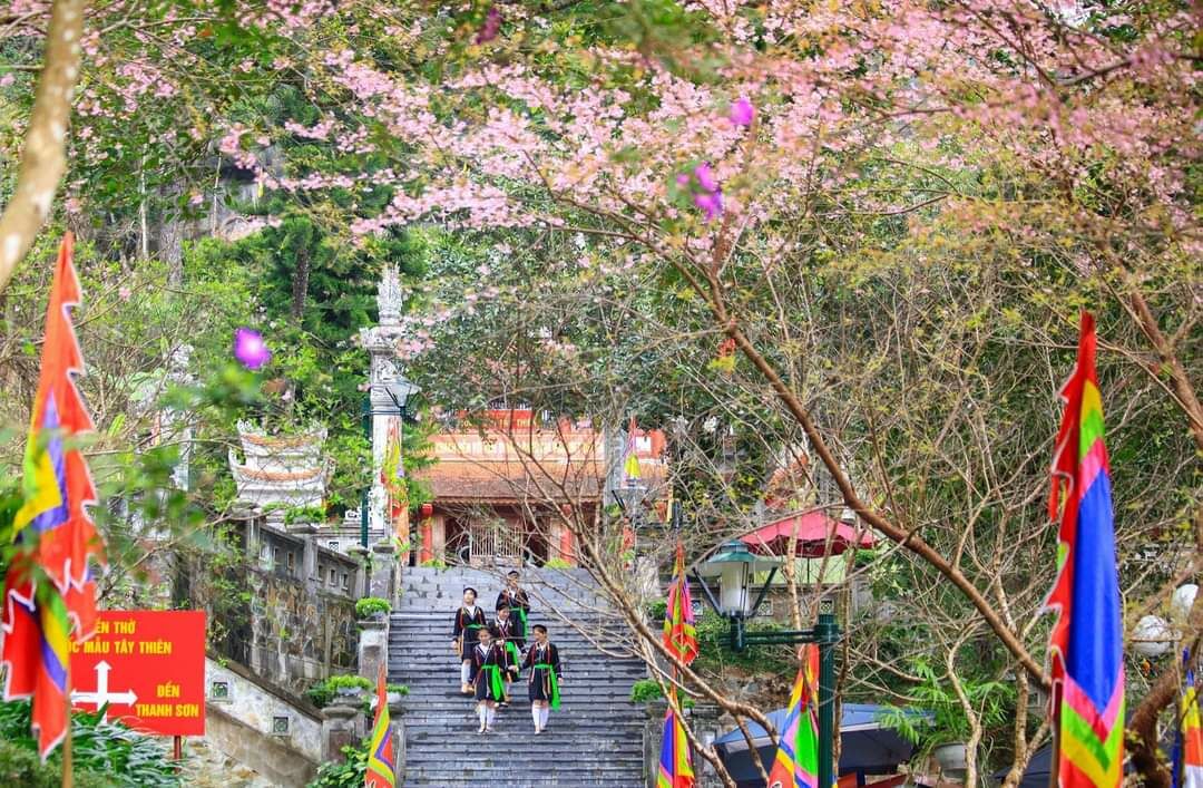Du xuân-Fb.Đền Quốc Mẫu Tây Thiên