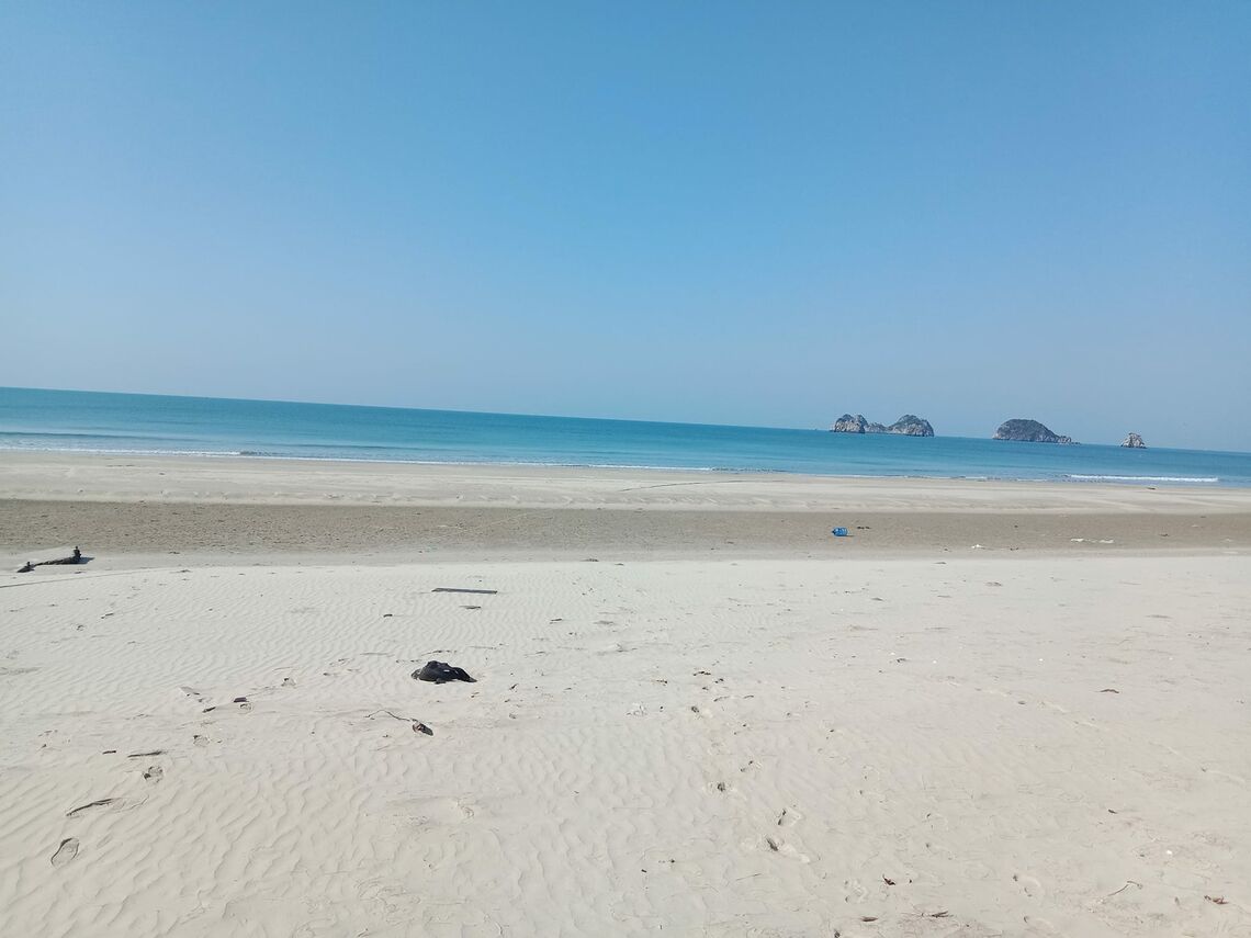 Bãi biển đảo Ngọc Vừng (Ảnh: fb. Dũng Lê Văn)