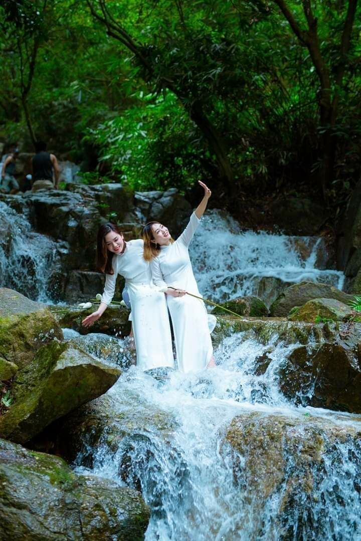 Fb. Mira Tran Travel