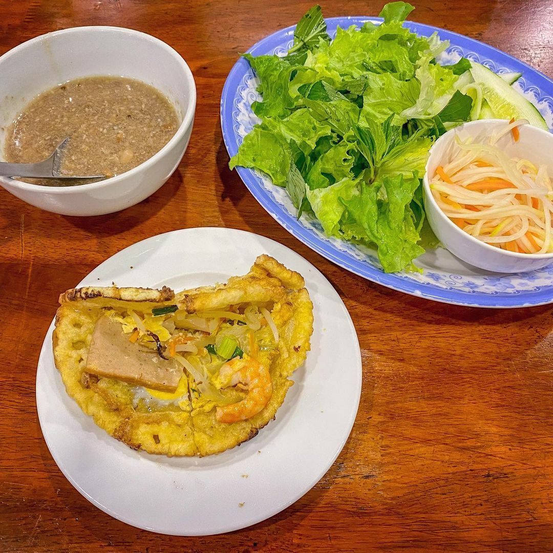 Đến Huế mọi người nhớ ăn thử món bánh này nhé - Ảnh: Phuong Thanh