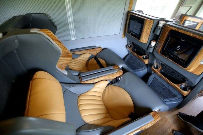 Ghế limousine hạng thương gia đầy đủ tiện ích - Ảnh: Sưu tầm