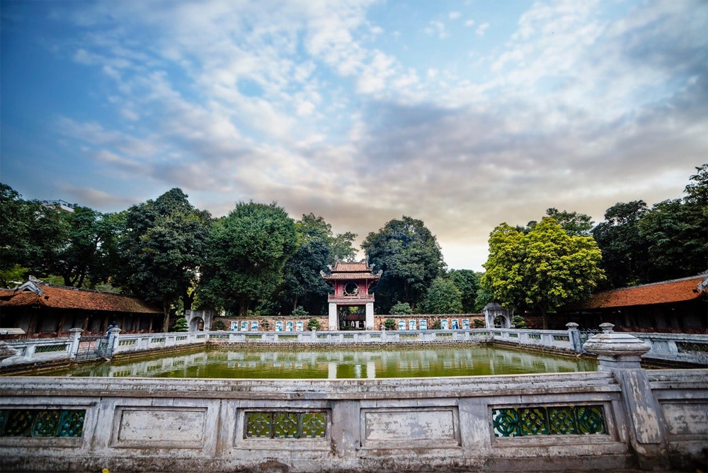 Văn Miếu Quốc Tử Giám cũng là một trong các biểu tượng văn hóa lịch sử của Hà Nội - Ảnh: Sưu tầm