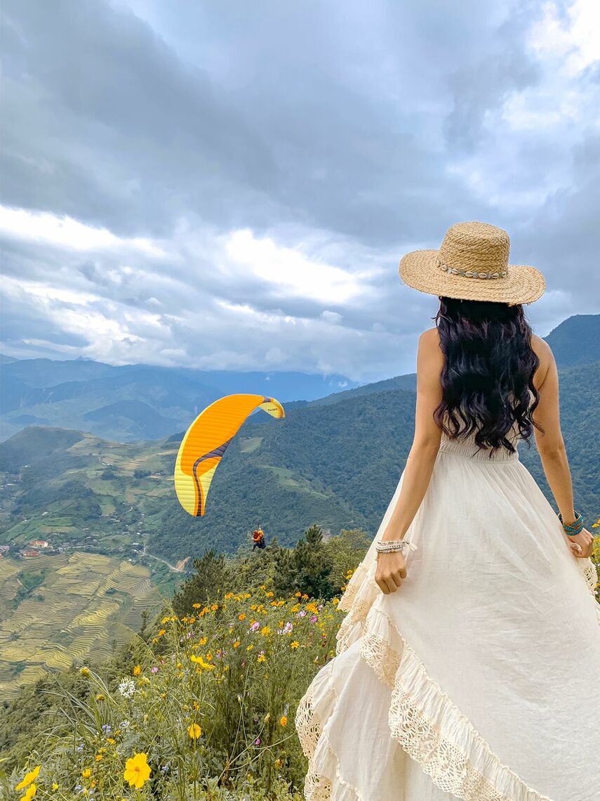 Từ điểm bay này bạn sẽ được ngắm nhìn toàn bộ khung cảnh của thung lũng Lìm Mộng là một trong những địa danh đẹp nhất dành cho bạn trong chuyến du lịch của mình đến với Mù Cang Chải. Ảnh: FB@phamlanhuong