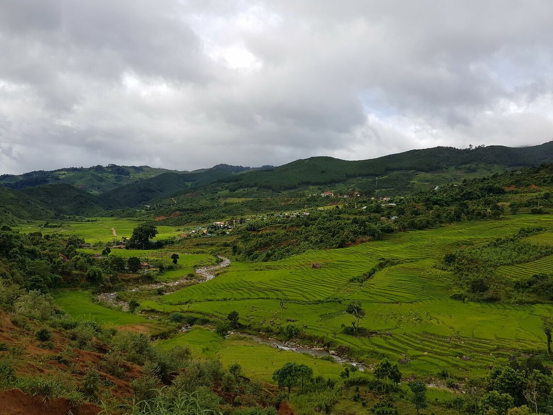 Ruộng bậc thang nhìn từ núi Ngọc Linh (Ảnh: fb. Huong Do)